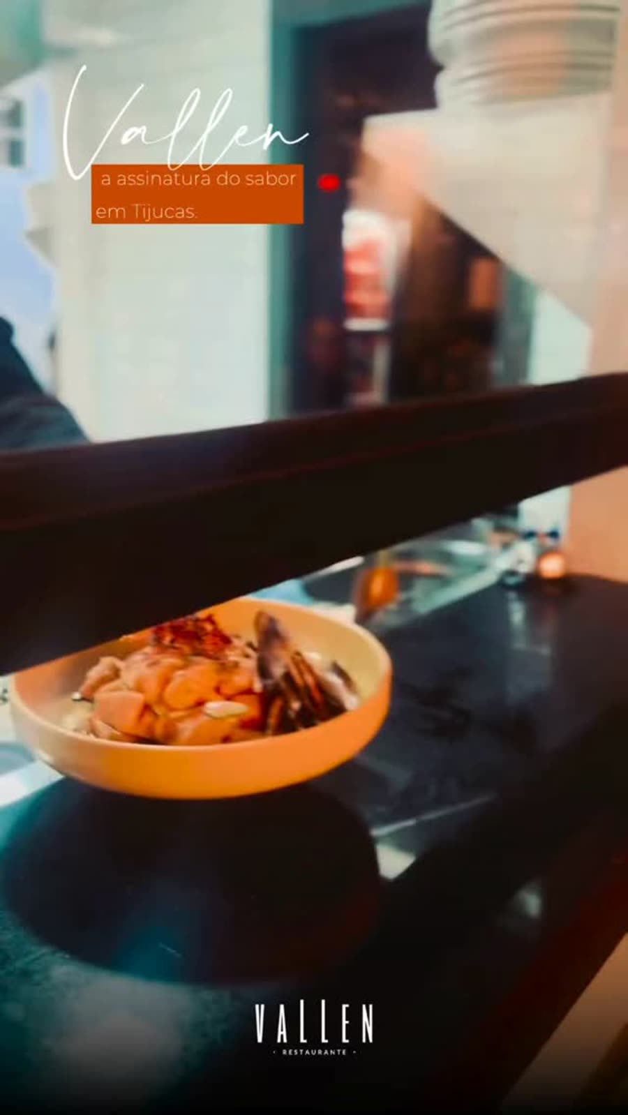 Prato da cozinha contemporânea servido em bowl